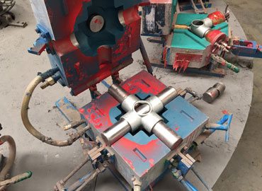 Powder-coating machine during prodyction