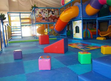 Soft play area and indoor play structure
